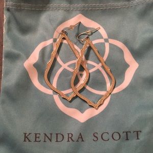 Kendra Scott Sophie gold earrings!